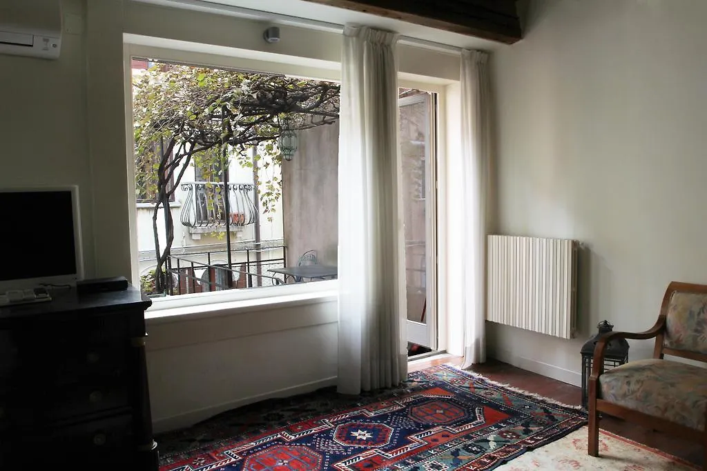 Sarai Apartments Venice